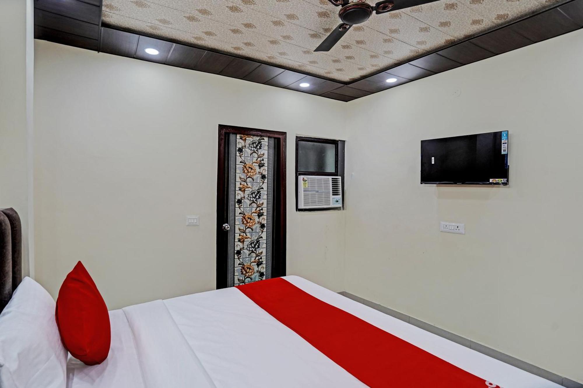 Oyo Flagship Evergreen Tower Hotel Ghaziabad Exterior photo