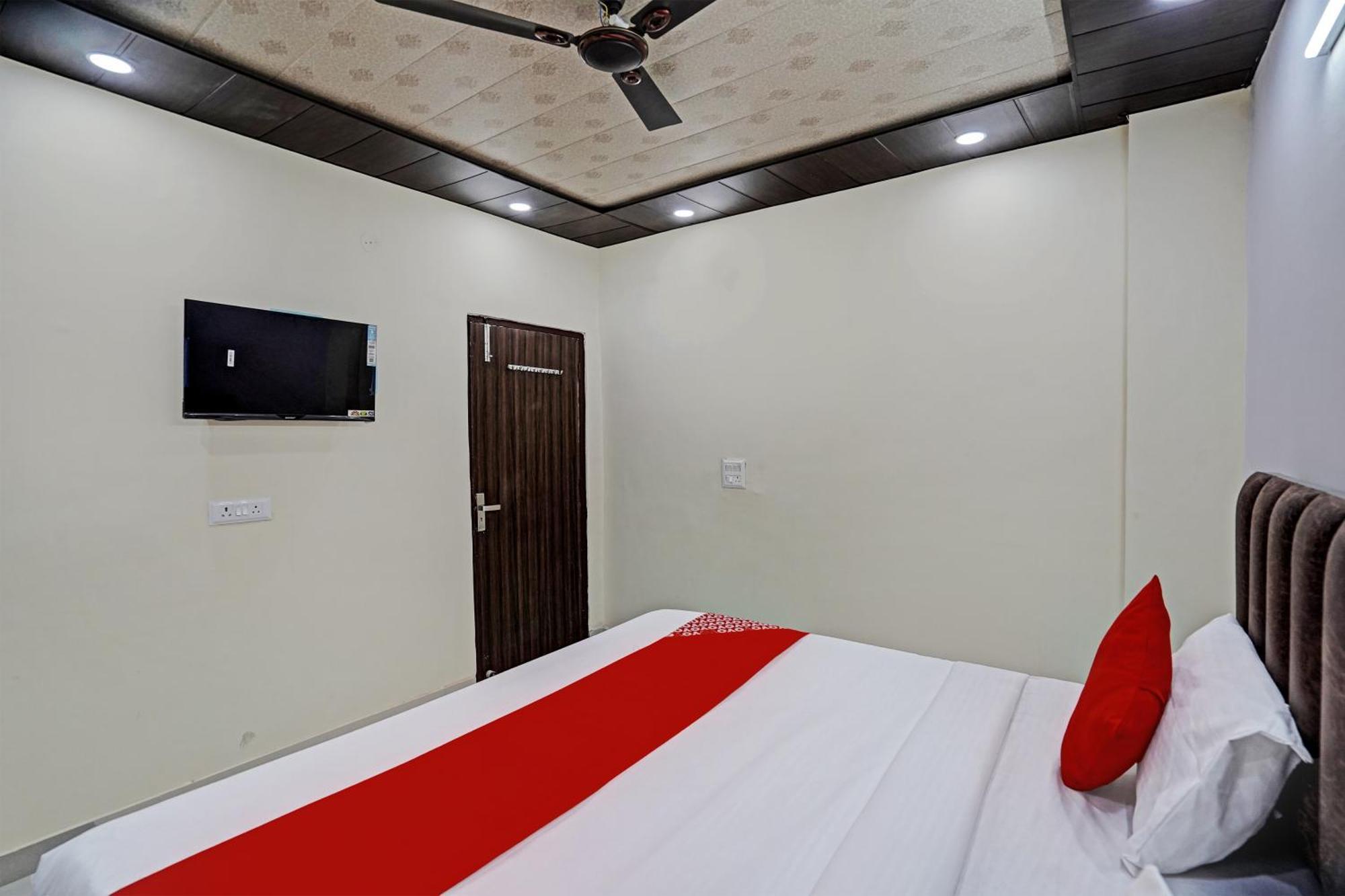 Oyo Flagship Evergreen Tower Hotel Ghaziabad Exterior photo